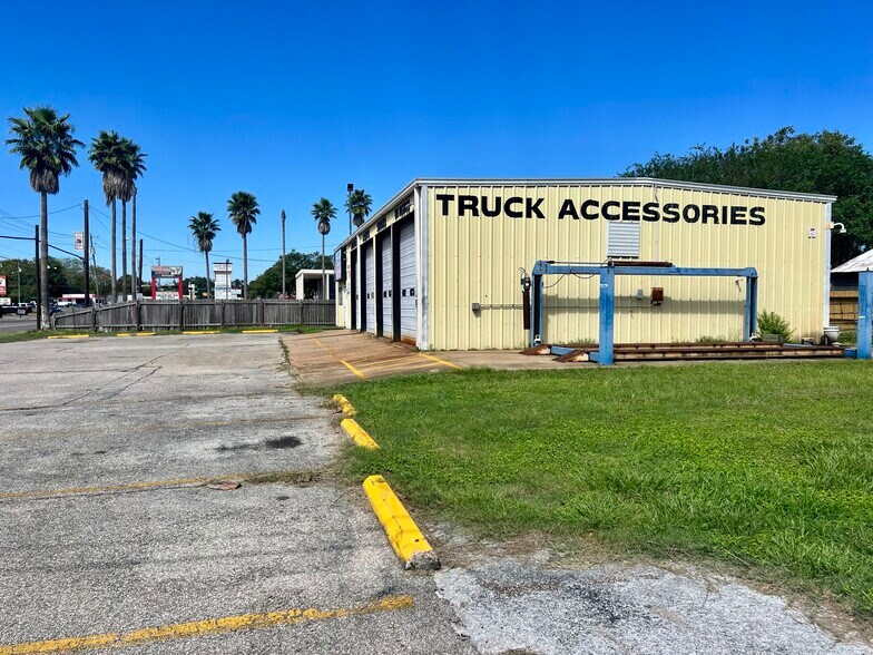 More Photos Of Alvin Muffler, Alvin Auto Repair For Sale