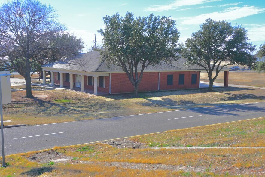More Photos Of 4501 Northwest Freeway, Wichita Falls Loft Creative Space For Sale