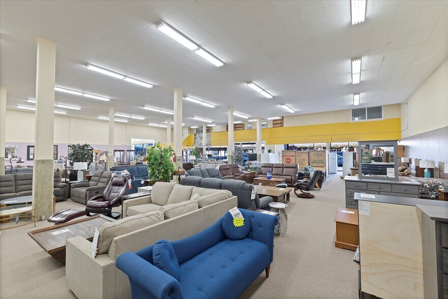 More Photos Of 301 Main Ave, Tillamook General Retail For Sale