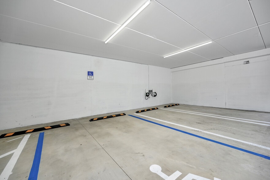 More Photos Of 210 NE 68th St, Miami Warehouse For Sale