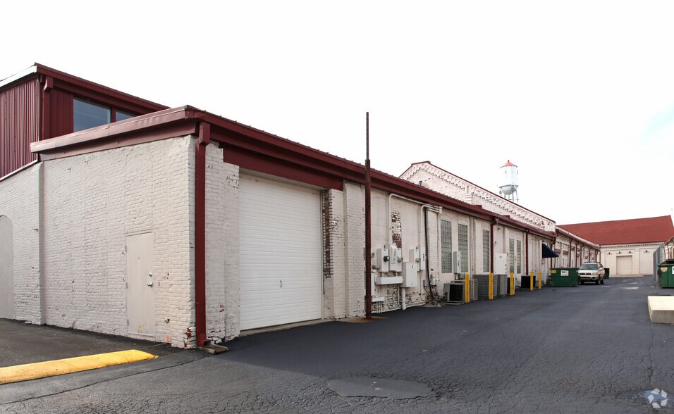 More Photos Of 590 Missouri Ave, Jeffersonville Office For Lease