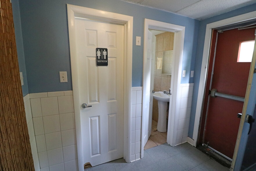 More Photos Of 2722 Easton Ave, Bethlehem Restaurant For Sale