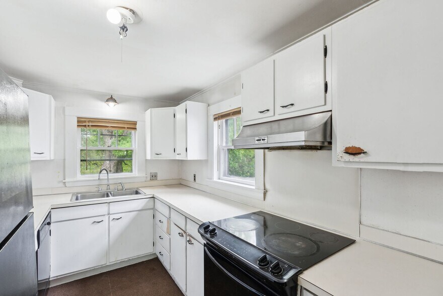 More Photos Of 705 Maine Ave, Farmingdale Multifamily For Sale