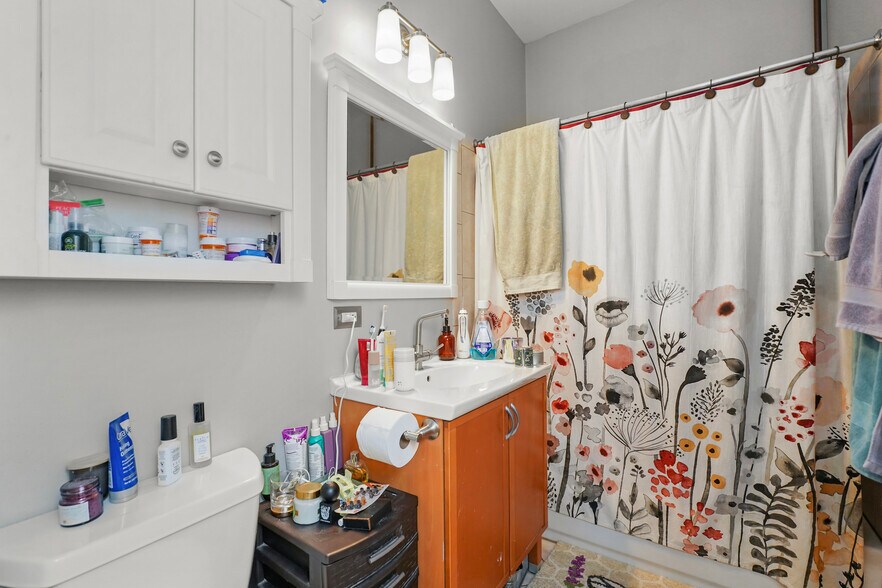 More Photos Of 4363 N Lincoln Ave, Chicago Storefront Retail Residential For Sale