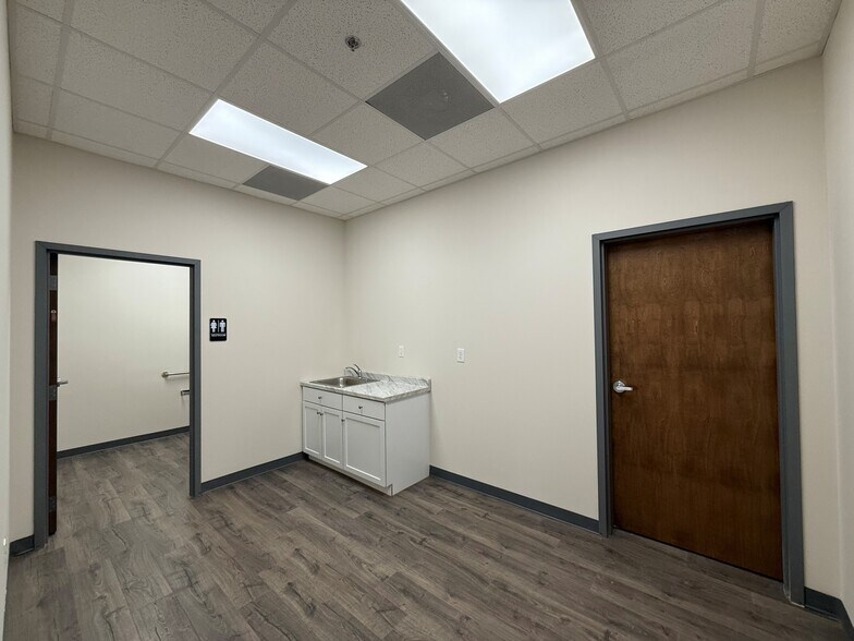 More Photos Of 1148 Drop Off Dr, Summerville Warehouse For Lease