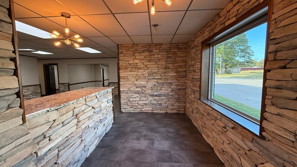 More Photos Of 1001 W Broadway St, Muskogee Medical For Sale