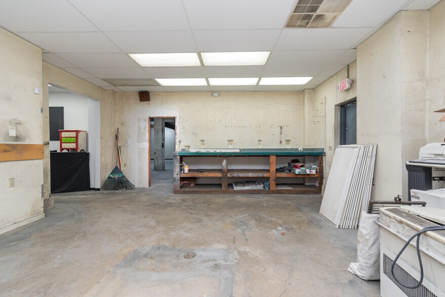 More Photos Of 200 N 13th St, Bay City Warehouse For Lease