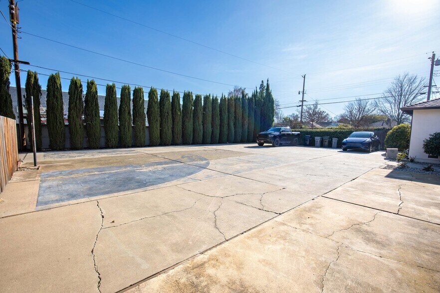 More Photos Of 5652-5654 Broadway, Sacramento Apartments For Sale