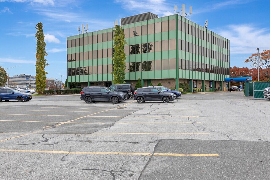 More Photos Of 4175 Veterans Memorial Hwy, Ronkonkoma Office Residential For Lease