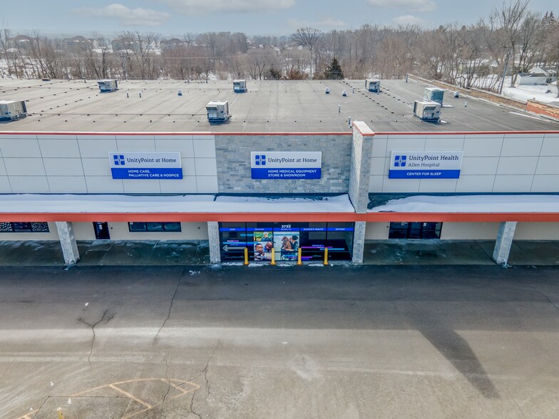 More Photos Of 3727-3731 University Ave, Waterloo Freestanding For Sale