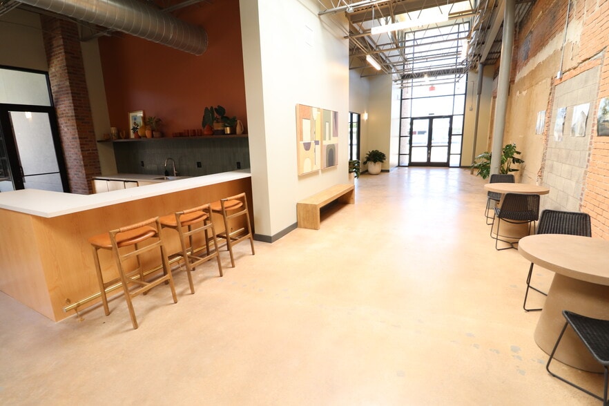 More Photos Of 4320 Main St, Dallas Loft Creative Space For Sale