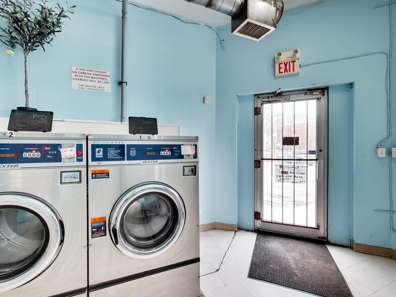 More Photos Of 443 Wentworth St N, Hamilton Storefront Retail Residential For Sale