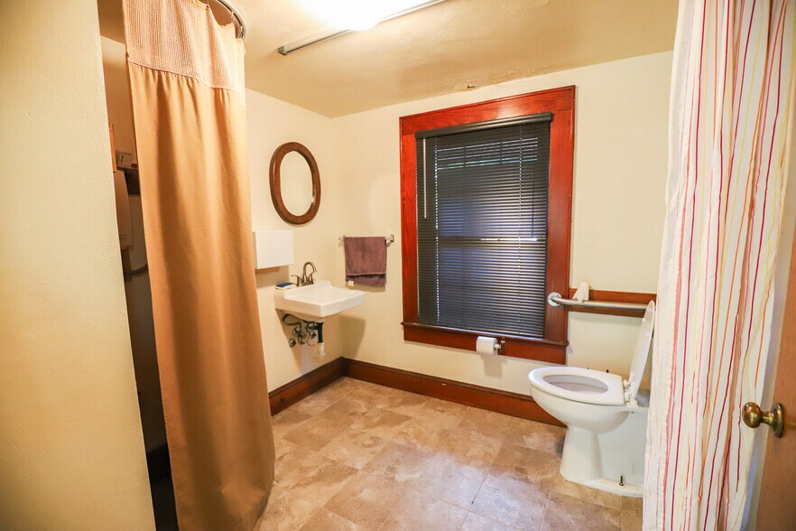 More Photos Of 1234 NW 14th Ave, Gainesville Medical For Lease