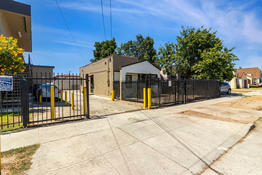 More Photos Of 820 W 95th St, Los Angeles Apartments For Sale