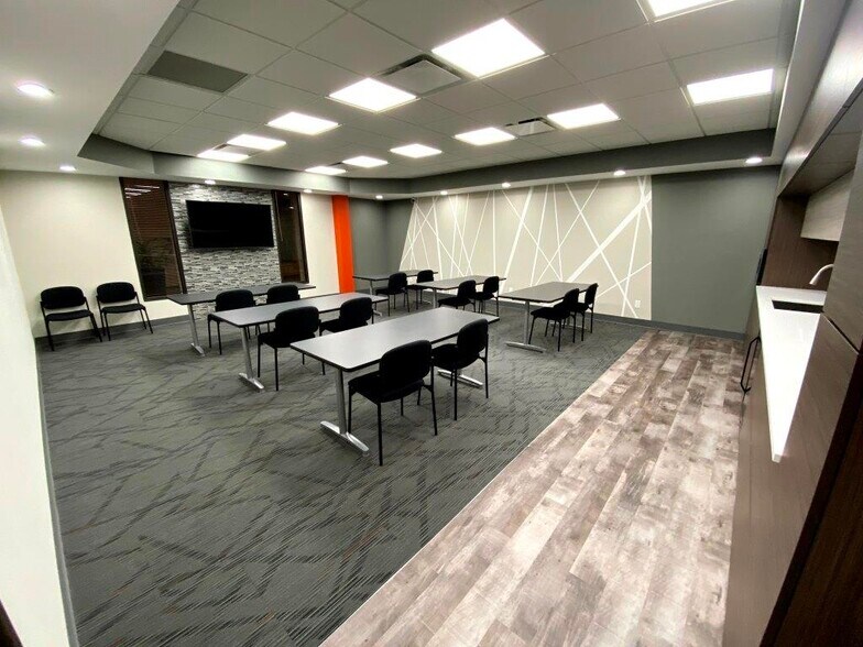 More Photos Of 1702 N Collins Blvd, Richardson Office For Lease