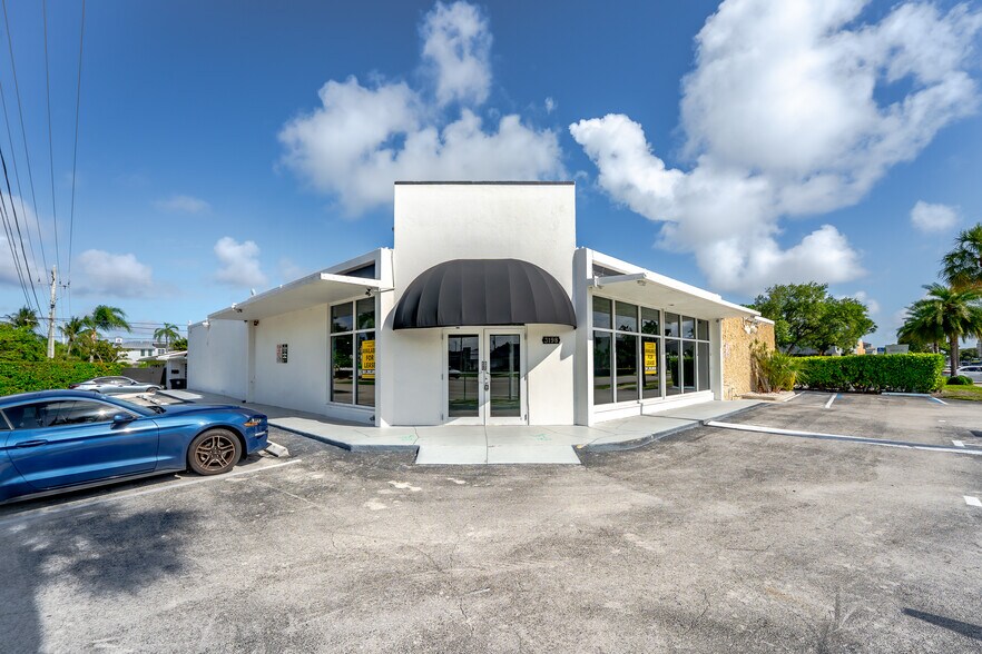 More Photos Of 3198 N Federal Hwy, Boca Raton Storefront Retail Office For Lease