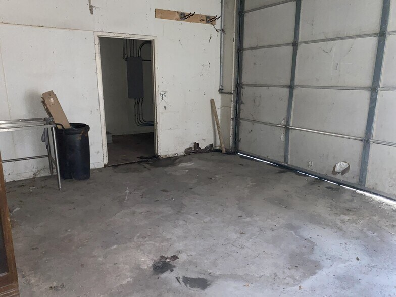 More Photos Of 5424-5428 25th St, Cicero Industrial For Sale