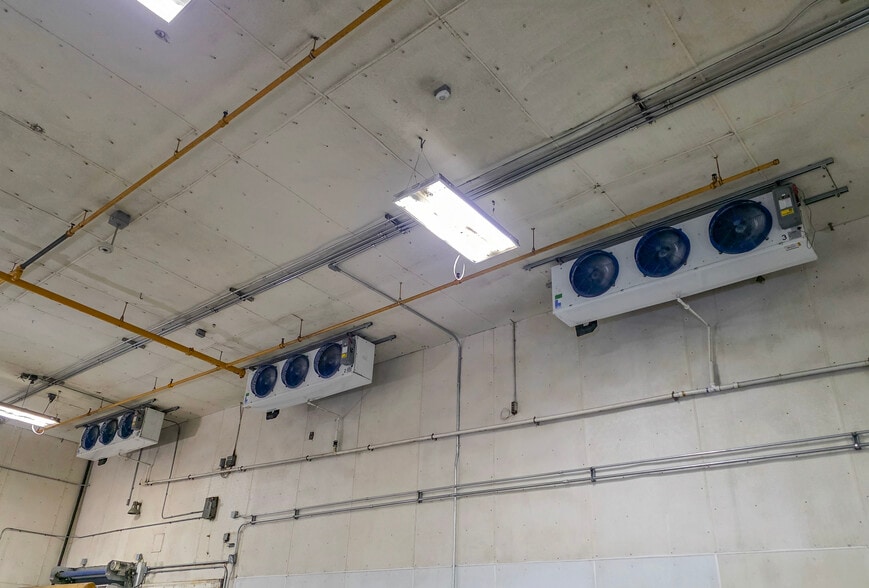 More Photos Of 1015 New York Ave, Toledo Distribution For Sale