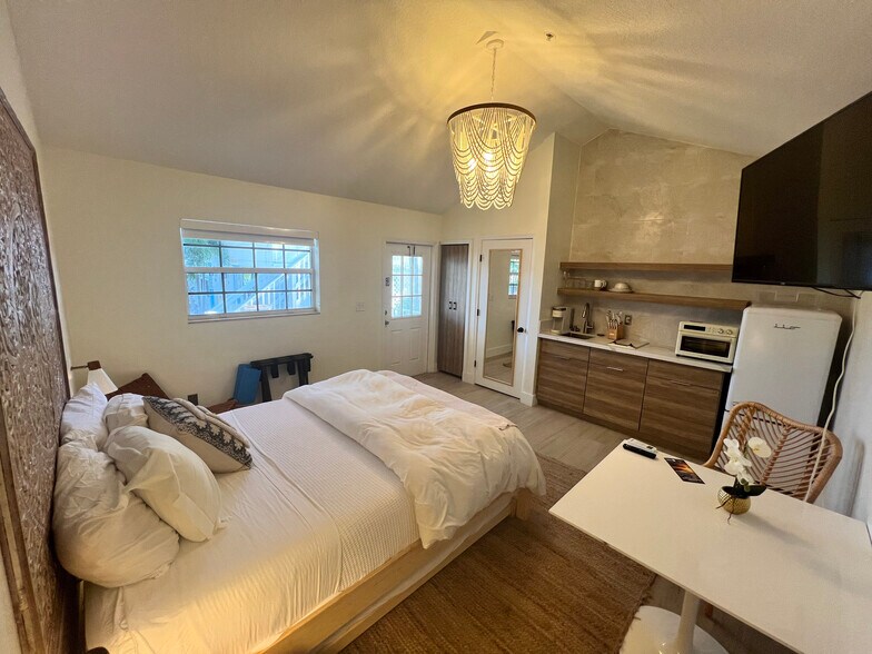 More Photos Of 2502 Tamarind Dr, Hutchinson Island Hotel For Sale