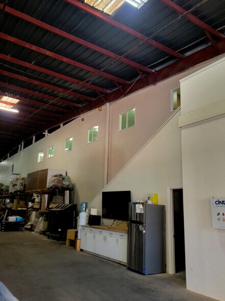 More Photos Of 94-144 Leoole St, Waipahu Warehouse For Lease