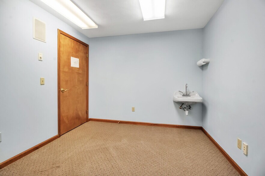 More Photos Of 6272 Robinson Rd, Lockport Medical For Sale