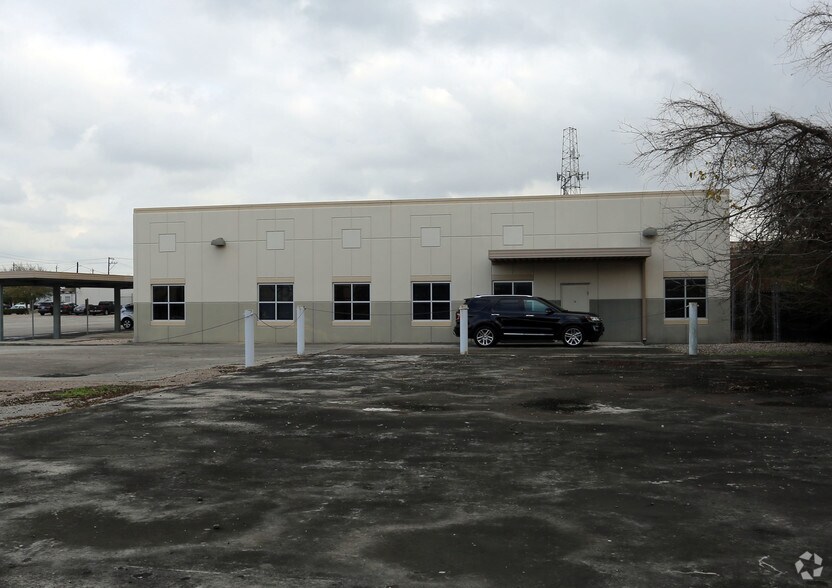 More Photos Of 5333 Gulfton St, Houston Office For Lease