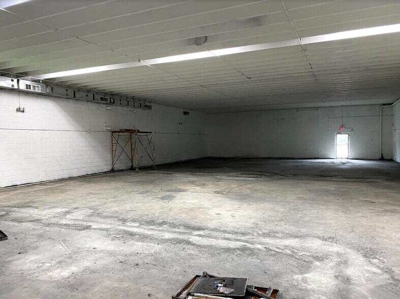 More Photos Of 5900 Stirling Rd, Hollywood Warehouse For Lease