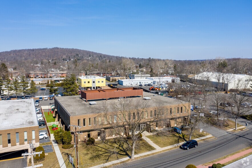 More Photos Of 27 Bleeker St, Millburn Office For Lease