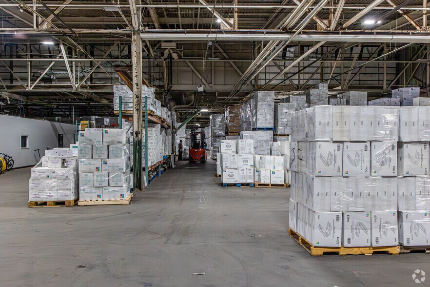 More Photos Of 297 Getty Ave, Paterson Warehouse For Lease