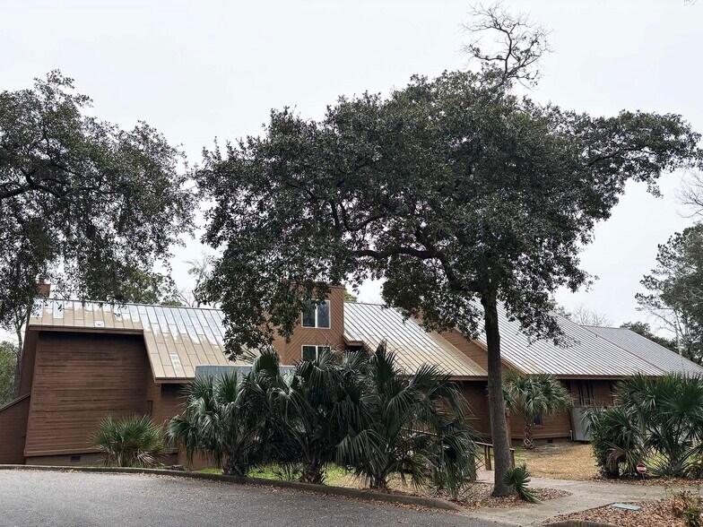 More Photos Of 1025 Sam Rittenberg Blvd, Charleston Office For Lease