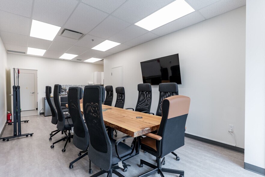 More Photos Of 2071 Kingsway Ave, Port Coquitlam Flex For Sale