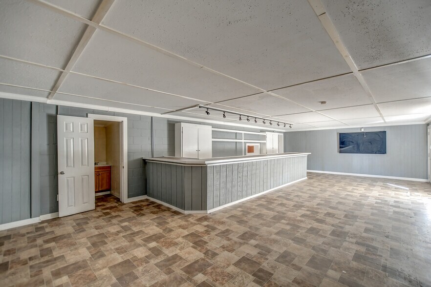 More Photos Of 1456 Trojan Rd, Cross Storefront Retail Office For Lease