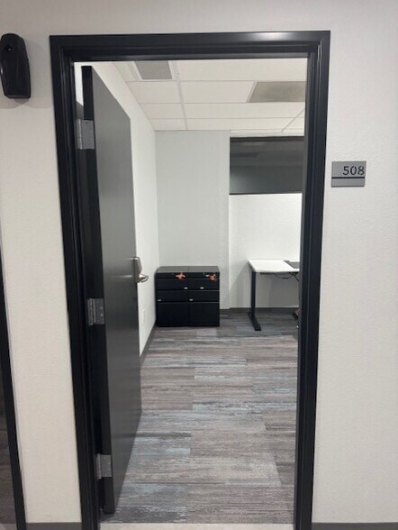 More Photos Of 3275 W Ina Rd, Tucson Coworking Space