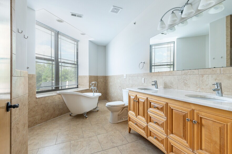 More Photos Of 4557 Manayunk Ave, Philadelphia Apartments For Sale