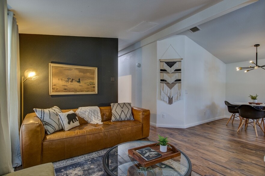 More Photos Of 13383 Sierra Way, Kernville Hotel For Sale