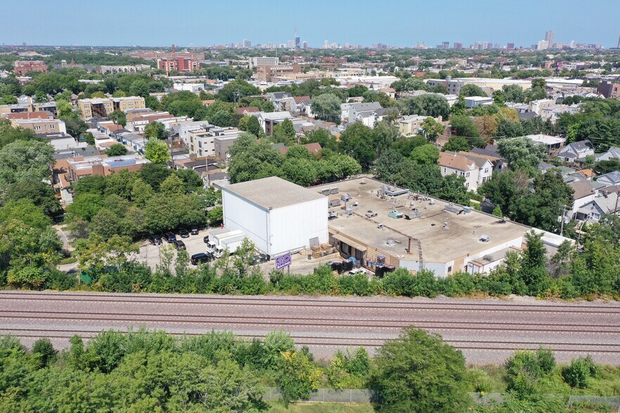 More Photos Of 2711 W George St, Chicago Industrial For Sale