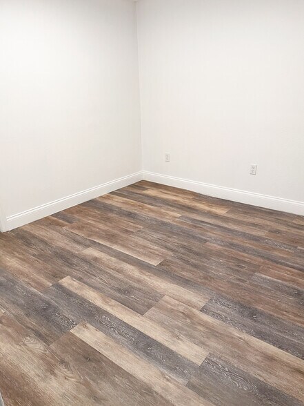 More Photos Of 1005 N Church Ave, Mulberry Medical For Lease