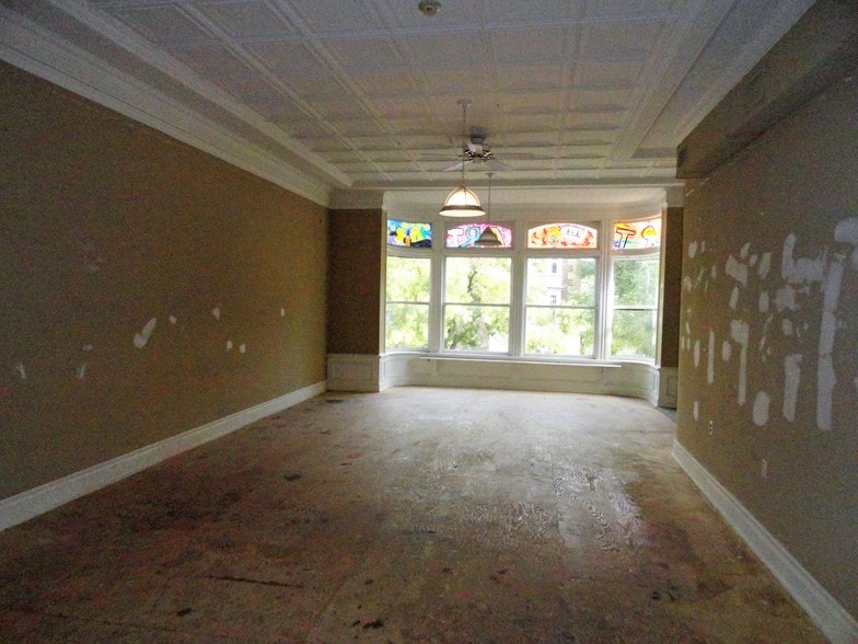 More Photos Of 254 E High St, Pottstown Storefront Retail Office For Sale