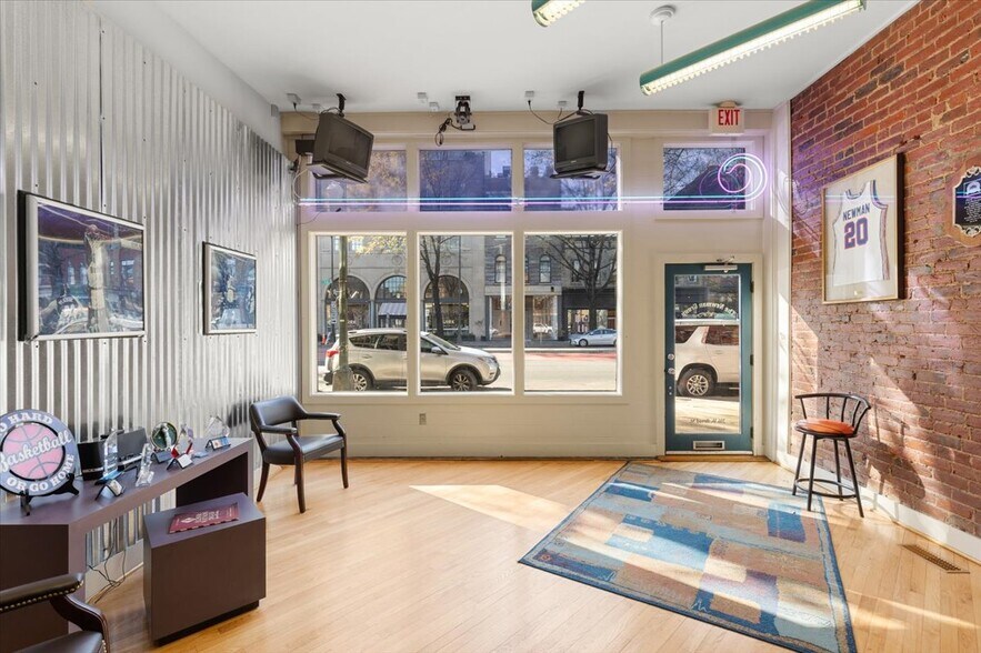 More Photos Of 206 W Broad St, Richmond Office Residential For Lease