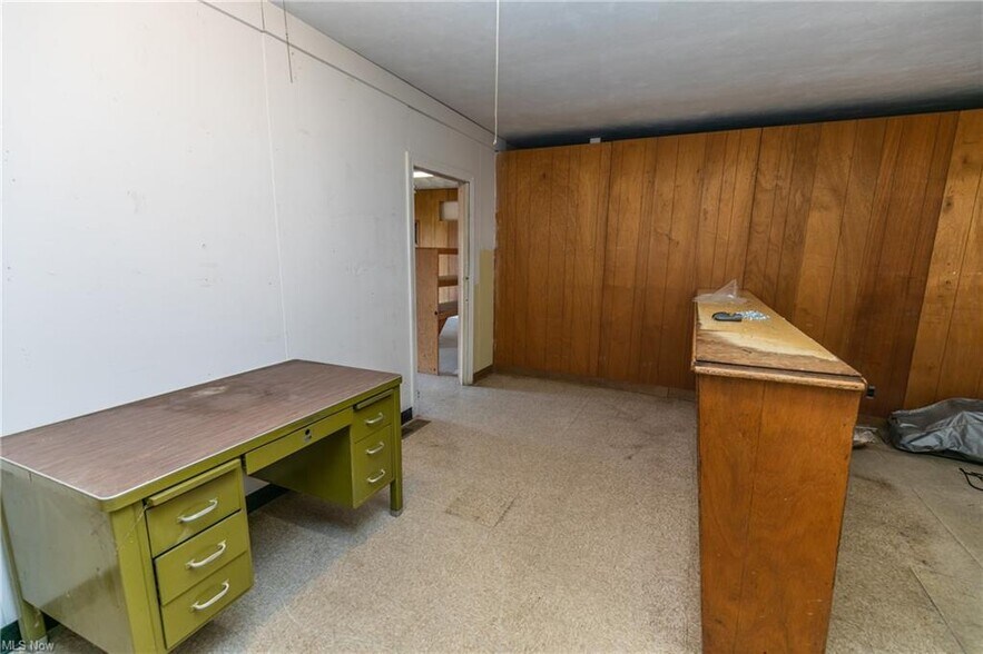 More Photos Of 899 S Canton Rd, Akron Light Distribution For Sale
