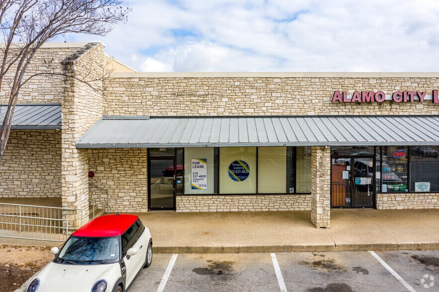 More Photos Of 2929-2951 Thousand Oaks Dr, San Antonio Storefront For Lease