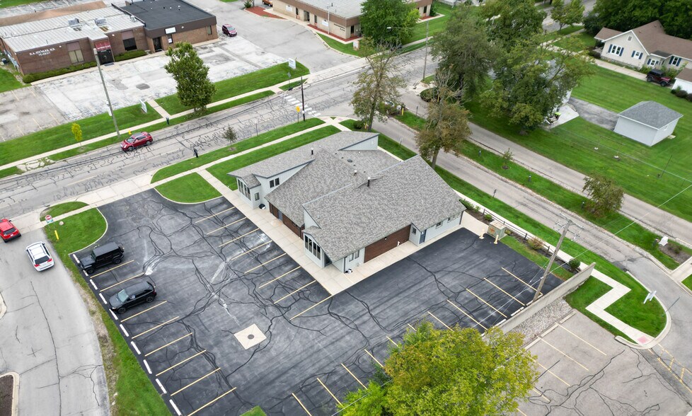 More Photos Of 814 N Macomb St, Monroe Medical For Lease