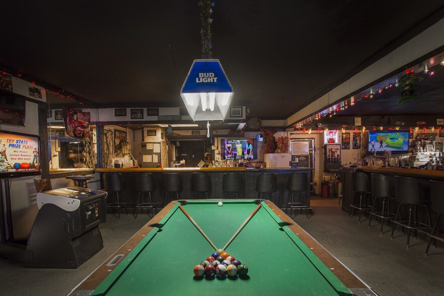 More Photos Of 5402 W US Highway 92, Plant City Bar For Sale