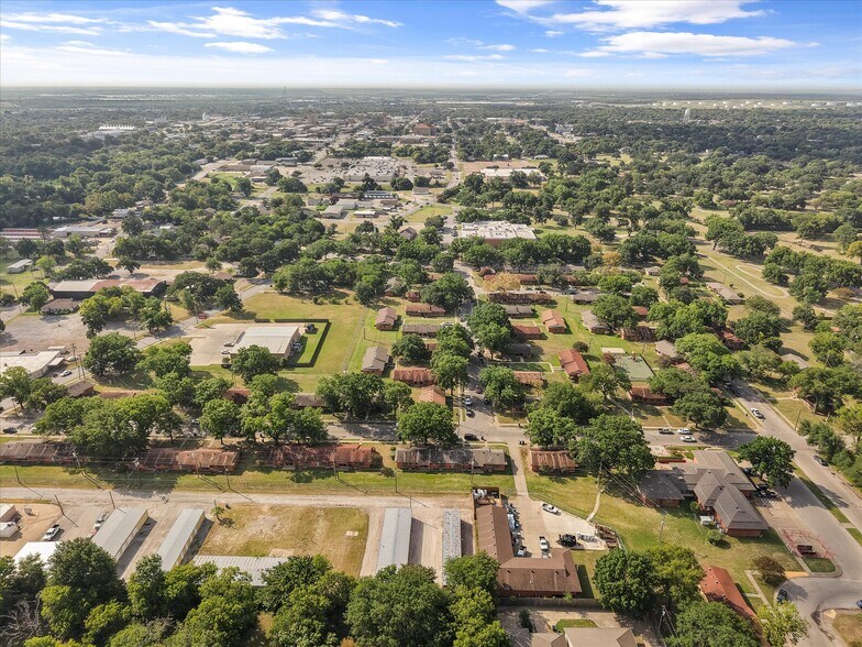More Photos Of 124 Brooks ave, Corsicana Industrial For Sale