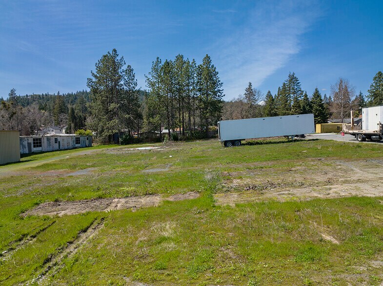 More Photos Of 2660 NW Vine St, Grants Pass Manufacturing For Sale