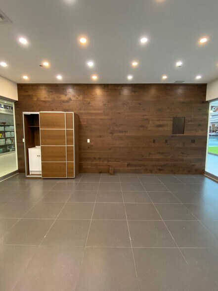 More Photos Of 7163 Yonge St, Markham Apartments For Sale