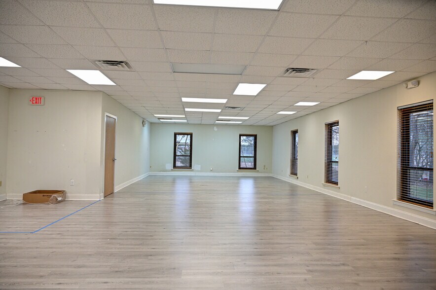 More Photos Of 317 Brick Blvd, Brick Office For Lease