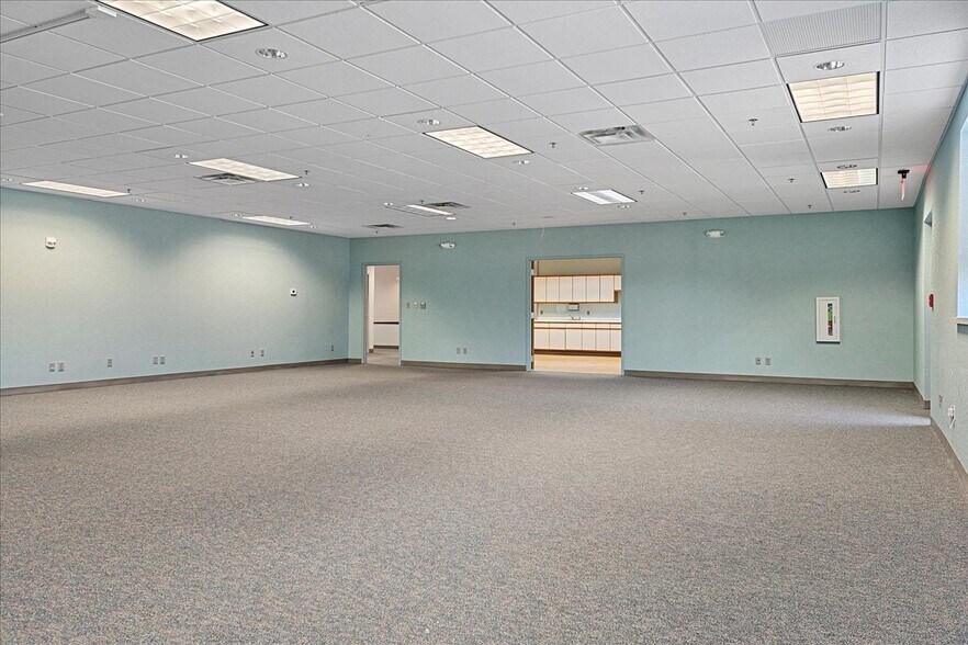 More Photos Of 740 E Ash St, Springfield Office For Lease