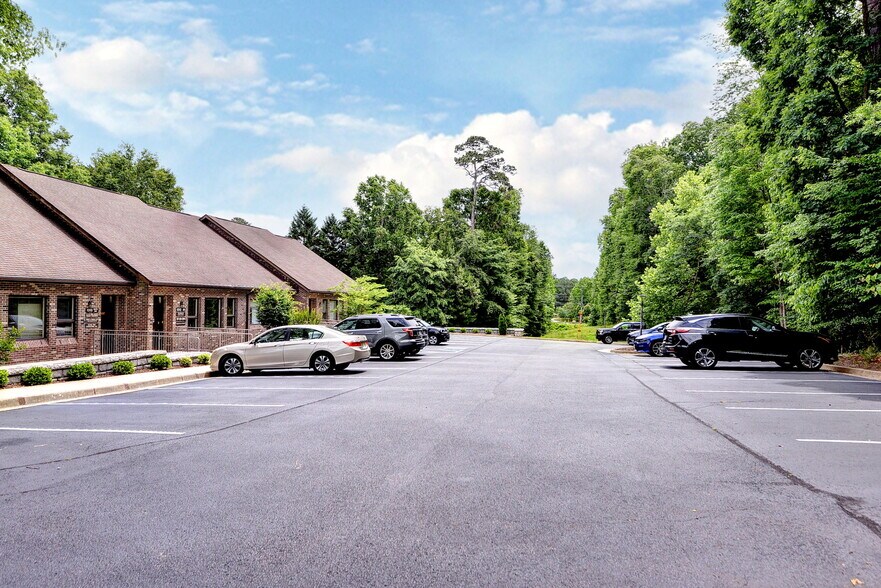 More Photos Of 1313 Jamestown Rd, Williamsburg Office For Sale