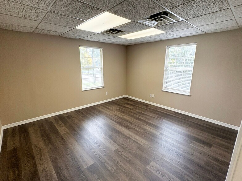 More Photos Of 3840 Williamsburg Park Blvd, Jacksonville Office For Sale